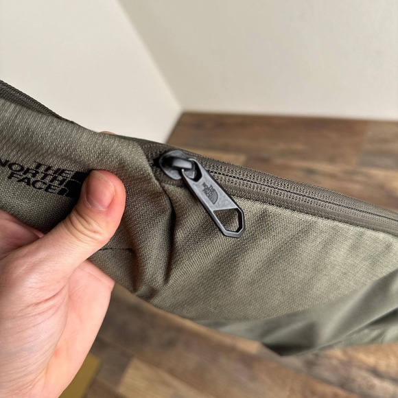 The North Face Electra Sling S Bag Military Green Hiking Fishing - Picture 7 of 9